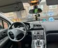 Белый Пежо 3008, объемом двигателя 2 л и пробегом 300 тыс. км за 9400 $, фото 4 на Automoto.ua