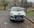 Белый Пежо 3008, объемом двигателя 2 л и пробегом 300 тыс. км за 9400 $, фото 3 на Automoto.ua