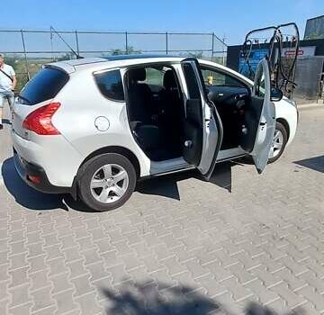 Белый Пежо 3008, объемом двигателя 1.56 л и пробегом 212 тыс. км за 10300 $, фото 8 на Automoto.ua