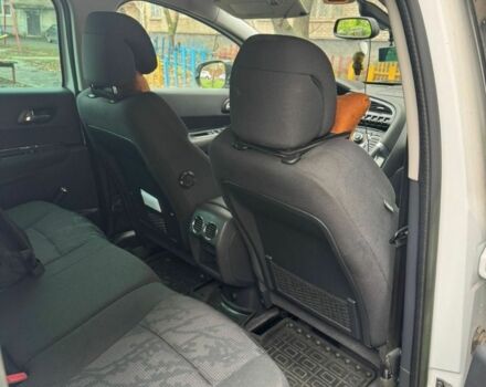 Белый Пежо 3008, объемом двигателя 2 л и пробегом 300 тыс. км за 9400 $, фото 5 на Automoto.ua