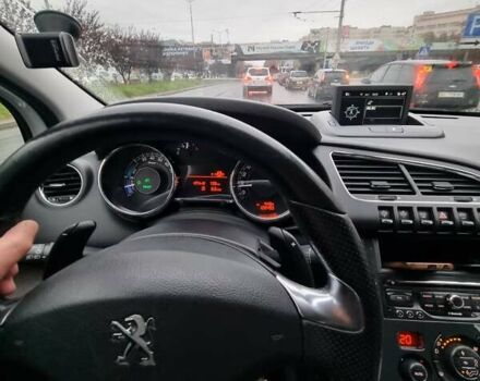 Белый Пежо 3008, объемом двигателя 2 л и пробегом 145 тыс. км за 15000 $, фото 2 на Automoto.ua