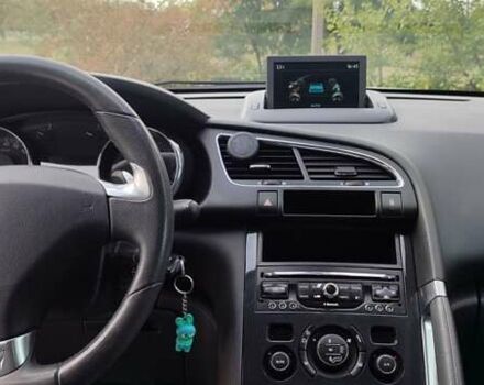 Белый Пежо 3008, объемом двигателя 2 л и пробегом 259 тыс. км за 10900 $, фото 6 на Automoto.ua