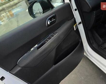 Белый Пежо 3008, объемом двигателя 1.56 л и пробегом 335 тыс. км за 10500 $, фото 37 на Automoto.ua