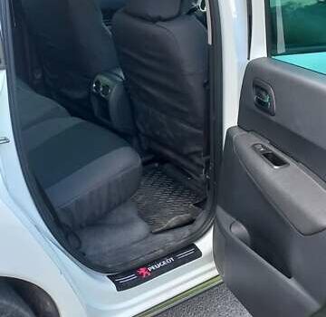 Белый Пежо 3008, объемом двигателя 2 л и пробегом 210 тыс. км за 11000 $, фото 2 на Automoto.ua