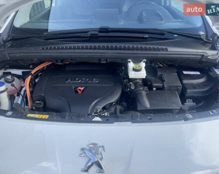 Белый Пежо 3008, объемом двигателя 2 л и пробегом 141 тыс. км за 13600 $, фото 68 на Automoto.ua