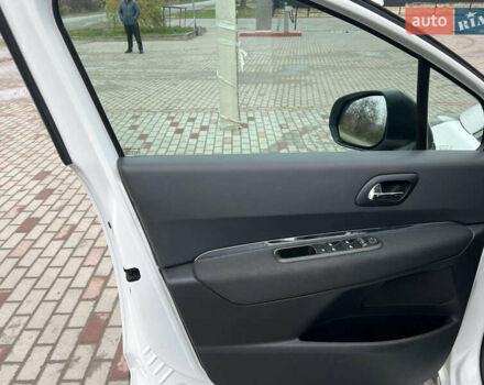 Белый Пежо 3008, объемом двигателя 1.56 л и пробегом 164 тыс. км за 9700 $, фото 15 на Automoto.ua