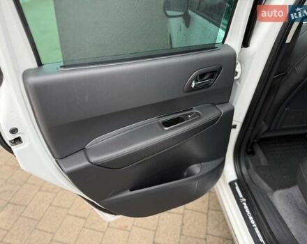 Белый Пежо 3008, объемом двигателя 1.6 л и пробегом 196 тыс. км за 13350 $, фото 45 на Automoto.ua