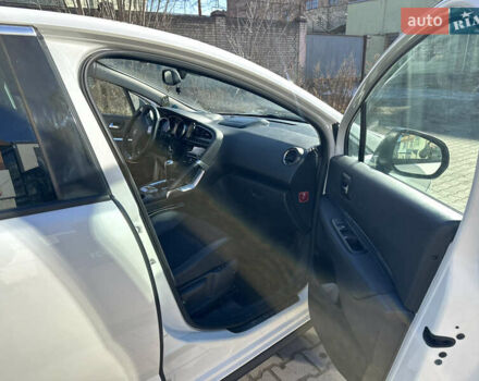 Белый Пежо 3008, объемом двигателя 1.56 л и пробегом 204 тыс. км за 10700 $, фото 20 на Automoto.ua