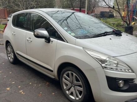 Белый Пежо 3008, объемом двигателя 2 л и пробегом 300 тыс. км за 9400 $, фото 1 на Automoto.ua