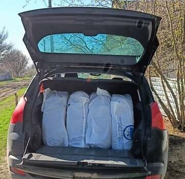 Черный Пежо 3008, объемом двигателя 2 л и пробегом 269 тыс. км за 8300 $, фото 4 на Automoto.ua