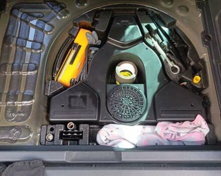 Черный Пежо 3008, объемом двигателя 2 л и пробегом 260 тыс. км за 10900 $, фото 11 на Automoto.ua