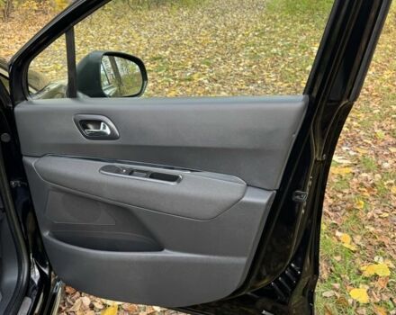 Черный Пежо 3008, объемом двигателя 1.6 л и пробегом 144 тыс. км за 9950 $, фото 11 на Automoto.ua