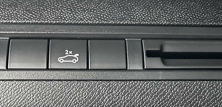 Черный Пежо 3008, объемом двигателя 1.5 л и пробегом 161 тыс. км за 20950 $, фото 13 на Automoto.ua