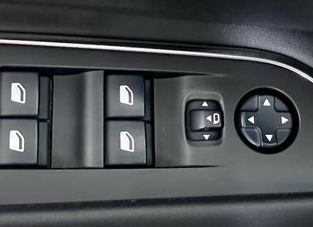 Черный Пежо 3008, объемом двигателя 1.5 л и пробегом 161 тыс. км за 20950 $, фото 12 на Automoto.ua