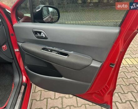 Красный Пежо 3008, объемом двигателя 1.56 л и пробегом 300 тыс. км за 9500 $, фото 4 на Automoto.ua