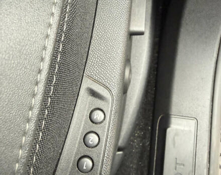 Червоний Пежо 3008, об'ємом двигуна 2 л та пробігом 123 тис. км за 23700 $, фото 16 на Automoto.ua