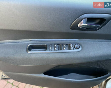 Пежо 3008, об'ємом двигуна 2 л та пробігом 176 тис. км за 9500 $, фото 3 на Automoto.ua