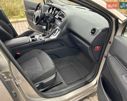 Серый Пежо 3008, объемом двигателя 1.56 л и пробегом 235 тыс. км за 7100 $, фото 8 на Automoto.ua