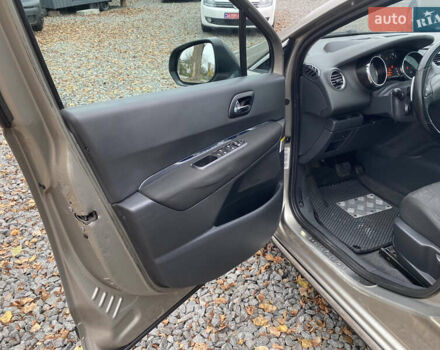 Серый Пежо 3008, объемом двигателя 1.56 л и пробегом 318 тыс. км за 7499 $, фото 17 на Automoto.ua