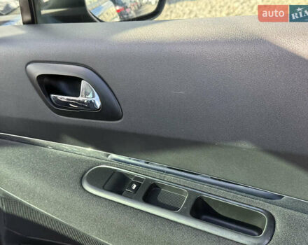 Пежо 3008 2010 в Стрые на Automoto.ua Серый Пежо 3008, объемом двигателя 1.6 л и пробегом 219 тыс. км за 9500 $, фото 41 на Automoto.ua