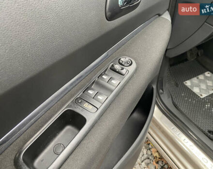 Серый Пежо 3008, объемом двигателя 1.56 л и пробегом 318 тыс. км за 7499 $, фото 18 на Automoto.ua