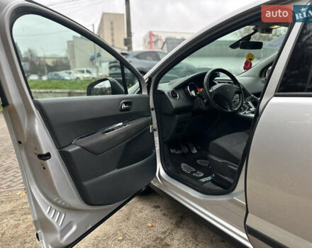 Серый Пежо 3008, объемом двигателя 1.56 л и пробегом 237 тыс. км за 7400 $, фото 22 на Automoto.ua