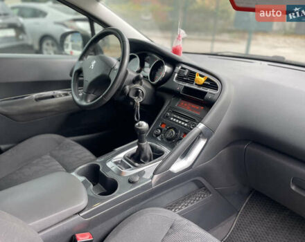 Серый Пежо 3008, объемом двигателя 1.6 л и пробегом 120 тыс. км за 8096 $, фото 3 на Automoto.ua