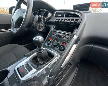 Серый Пежо 3008, объемом двигателя 1.56 л и пробегом 263 тыс. км за 9150 $, фото 127 на Automoto.ua