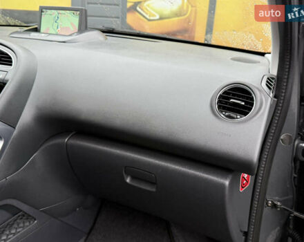 Серый Пежо 3008, объемом двигателя 1.6 л и пробегом 238 тыс. км за 9999 $, фото 27 на Automoto.ua