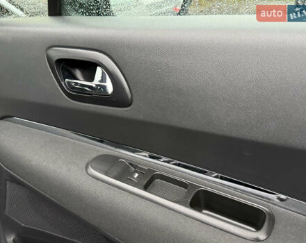 Серый Пежо 3008, объемом двигателя 1.6 л и пробегом 238 тыс. км за 9999 $, фото 29 на Automoto.ua