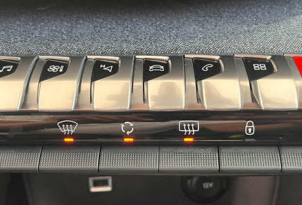 Серый Пежо 3008, объемом двигателя 1.5 л и пробегом 189 тыс. км за 20950 $, фото 22 на Automoto.ua