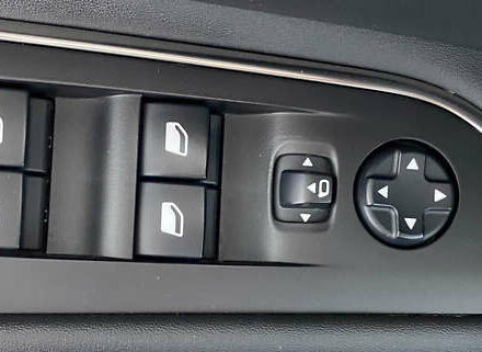 Серый Пежо 3008, объемом двигателя 1.5 л и пробегом 173 тыс. км за 21150 $, фото 23 на Automoto.ua