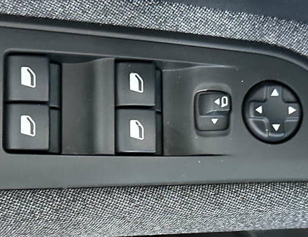 Серый Пежо 3008, объемом двигателя 1.5 л и пробегом 174 тыс. км за 22350 $, фото 38 на Automoto.ua