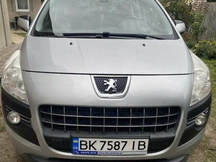 Пежо 3008 2010 у Рівному на Automoto.ua Сірий Пежо 3008, об'ємом двигуна 1.6 л та пробігом 207 тис. км за 7850 $, фото 1 на Automoto.ua