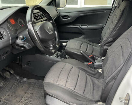 Белый Пежо 301, объемом двигателя 1.2 л и пробегом 300 тыс. км за 3600 $, фото 1 на Automoto.ua