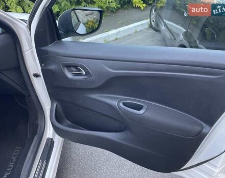 Білий Пежо 301, об'ємом двигуна 1.2 л та пробігом 90 тис. км за 6700 $, фото 3 на Automoto.ua