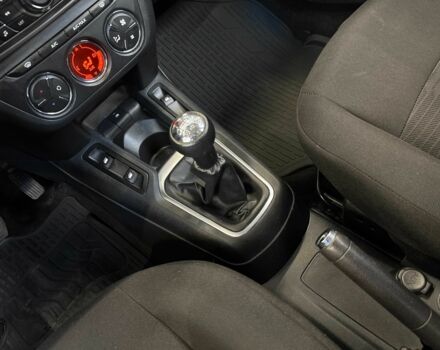 Белый Пежо 301, объемом двигателя 1.6 л и пробегом 234 тыс. км за 7600 $, фото 15 на Automoto.ua