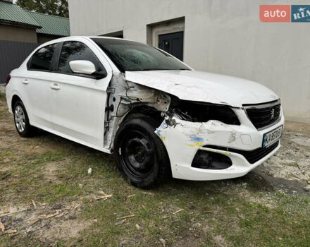 Белый Пежо 301, объемом двигателя 1.2 л и пробегом 97 тыс. км за 4300 $, фото 2 на Automoto.ua