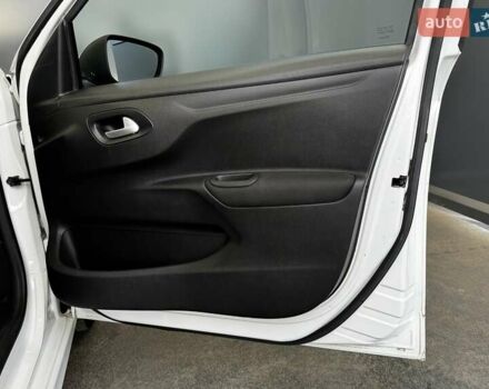 Пежо 301 2020 в Киеве на Automoto.ua Белый Пежо 301, объемом двигателя 1.6 л и пробегом 189 тыс. км за 7900 $, фото 39 на Automoto.ua