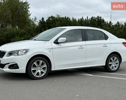 Пежо 301 2021 у Києві на Automoto.ua Білий Пежо 301, об'ємом двигуна 1.59 л та пробігом 71 тис. км за 11500 $, фото 7 на Automoto.ua