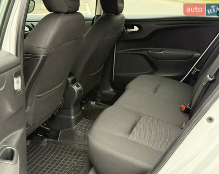 Пежо 301 2021 у Києві на Automoto.ua Білий Пежо 301, об'ємом двигуна 1.59 л та пробігом 71 тис. км за 11500 $, фото 29 на Automoto.ua