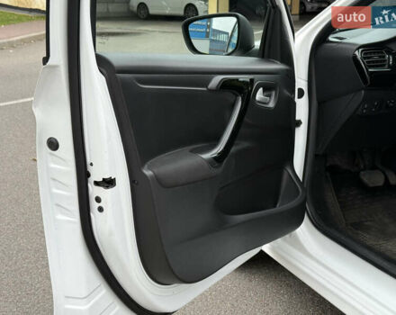 Пежо 301 2021 у Києві на Automoto.ua Білий Пежо 301, об'ємом двигуна 1.59 л та пробігом 71 тис. км за 11500 $, фото 19 на Automoto.ua