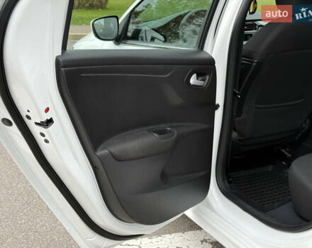 Пежо 301 2021 у Києві на Automoto.ua Білий Пежо 301, об'ємом двигуна 1.59 л та пробігом 71 тис. км за 11500 $, фото 28 на Automoto.ua