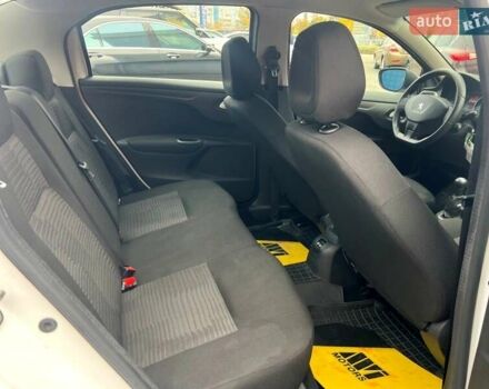 Пежо 301 2021 у Києві на Automoto.ua Білий Пежо 301, об'ємом двигуна 1.2 л та пробігом 97 тис. км за 7200 $, фото 42 на Automoto.ua