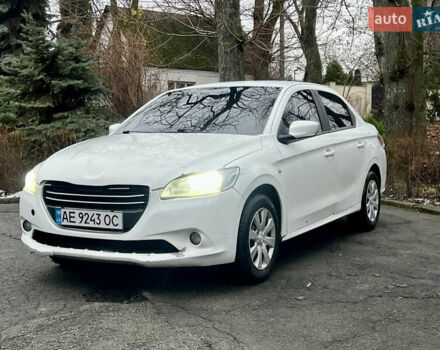 Белый Пежо 301, объемом двигателя 1.56 л и пробегом 300 тыс. км за 4250 $, фото 1 на Automoto.ua