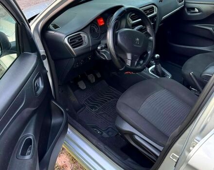 Сірий Пежо 301, об'ємом двигуна 1.6 л та пробігом 159 тис. км за 5500 $, фото 3 на Automoto.ua