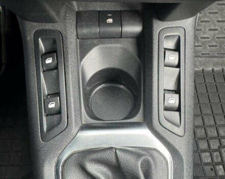 Пежо 301 2020 в Киеве на Automoto.ua Серый Пежо 301, объемом двигателя 1.59 л и пробегом 37 тыс. км за 9300 $, фото 19 на Automoto.ua