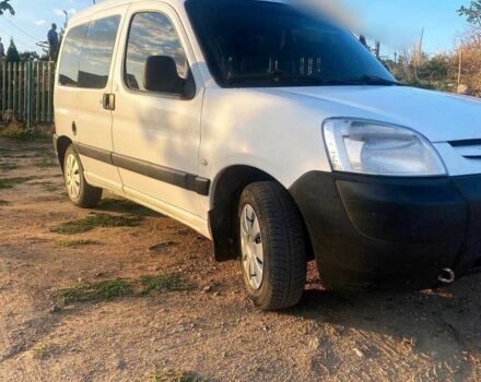 Белый Пежо 305, объемом двигателя 1.9 л и пробегом 310 тыс. км за 3500 $, фото 1 на Automoto.ua