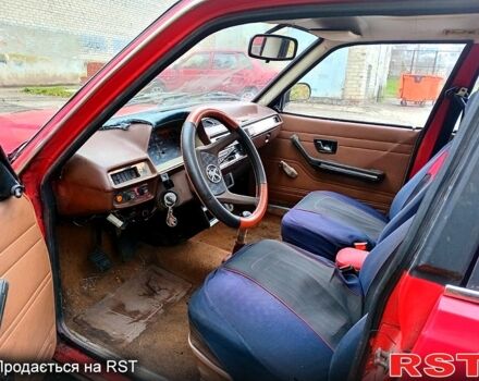 Красный Пежо 305, объемом двигателя 1.6 л и пробегом 56 тыс. км за 590 $, фото 2 на Automoto.ua