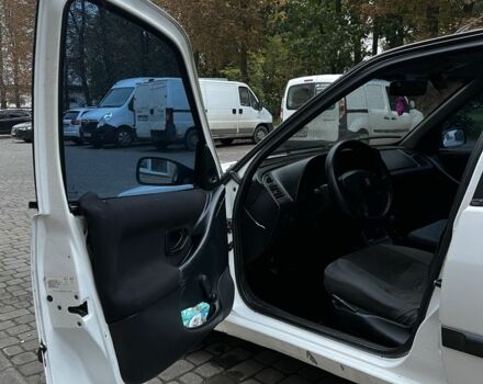 Білий Пежо 306, об'ємом двигуна 1.4 л та пробігом 320 тис. км за 1650 $, фото 4 на Automoto.ua